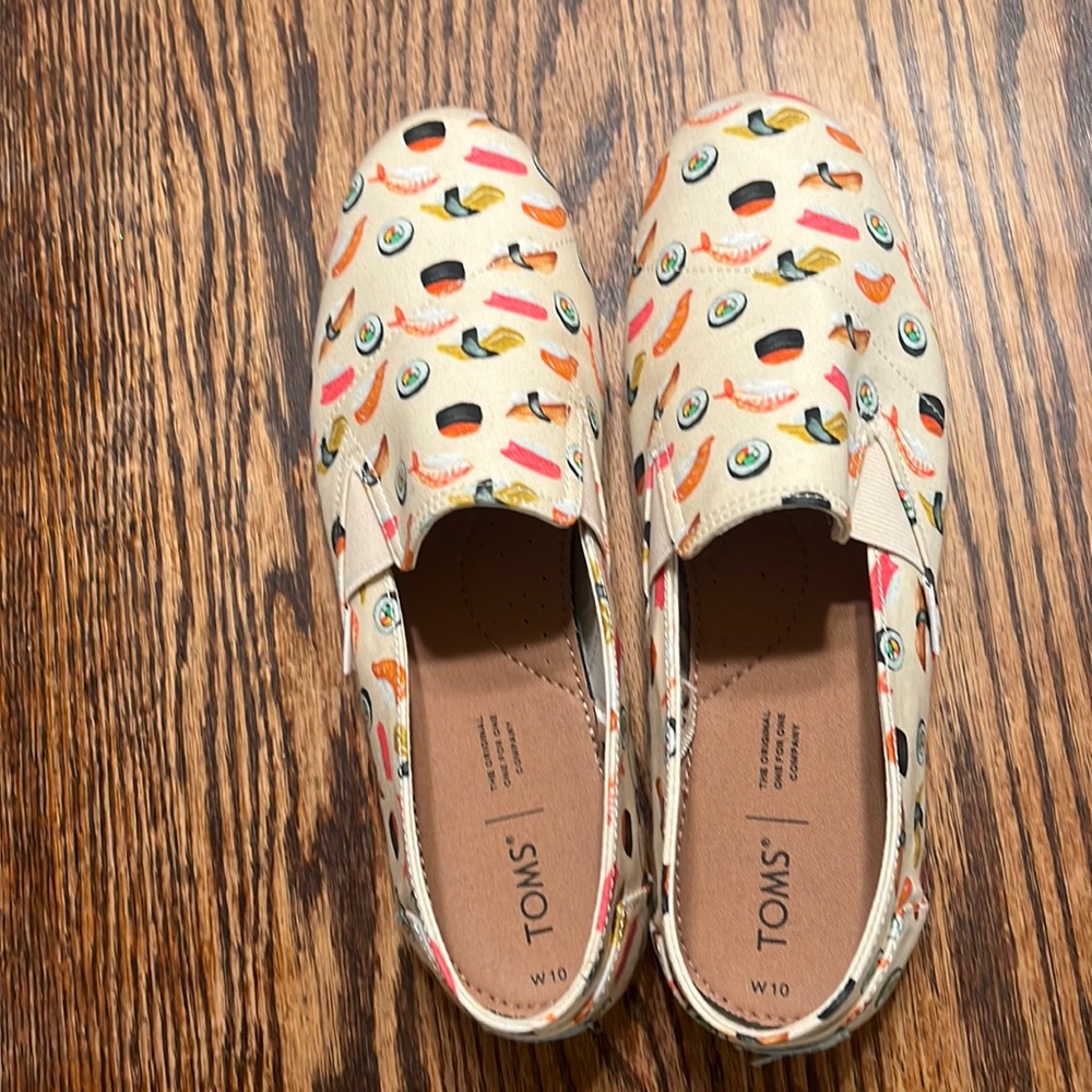 Sushi print atoms shoes size 10